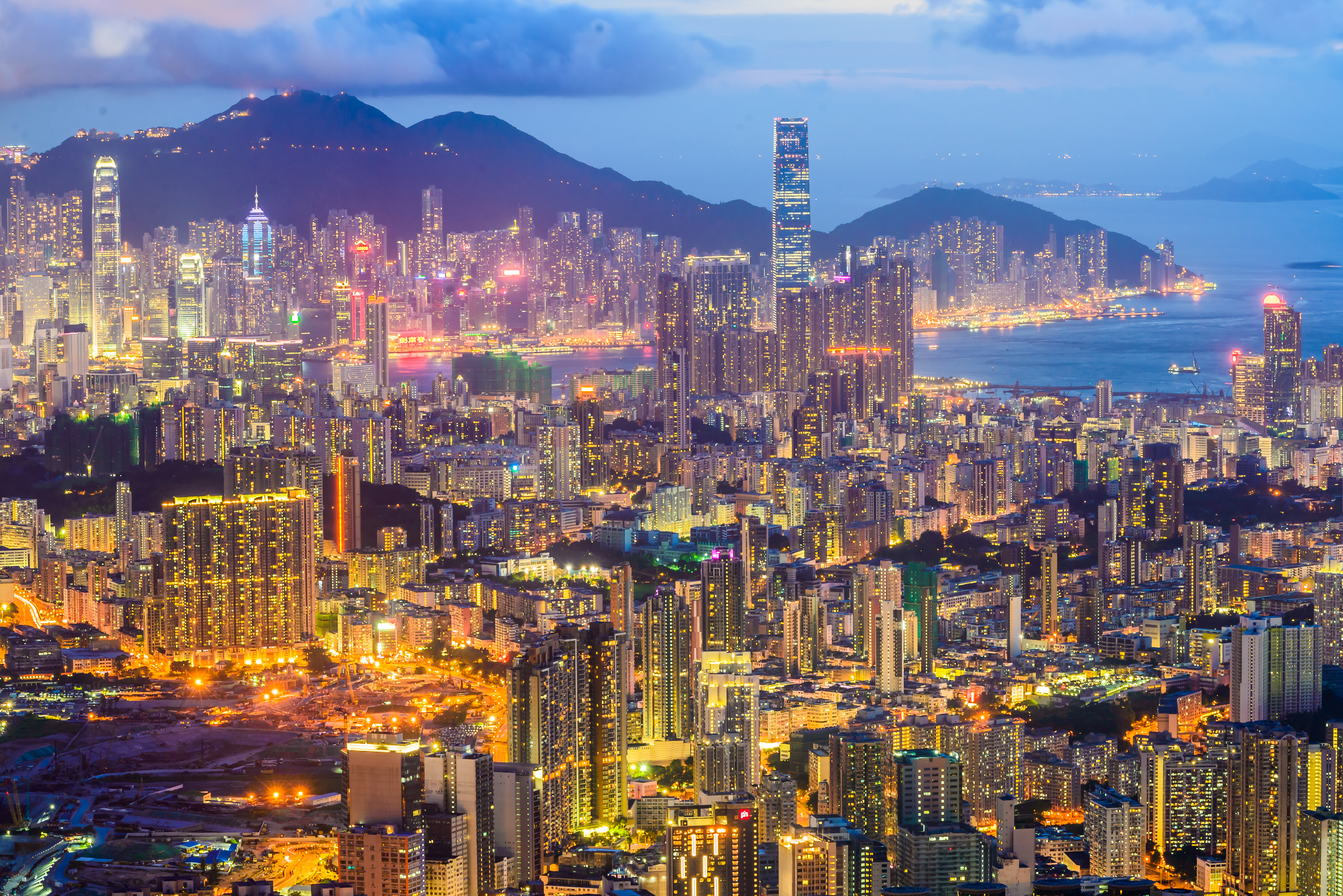 Hong Kong skyline across Victoria Harbour (December 2007)